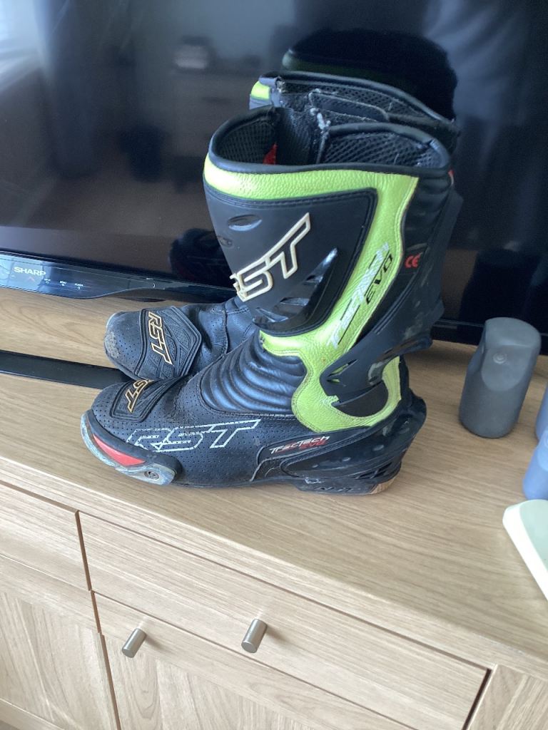 RST boots 