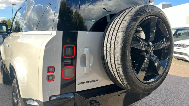 2026 Land Rover Defender 3.0 D350 X-Dynamic HSE 90 SAVING 3 500 GBP WHEN FU