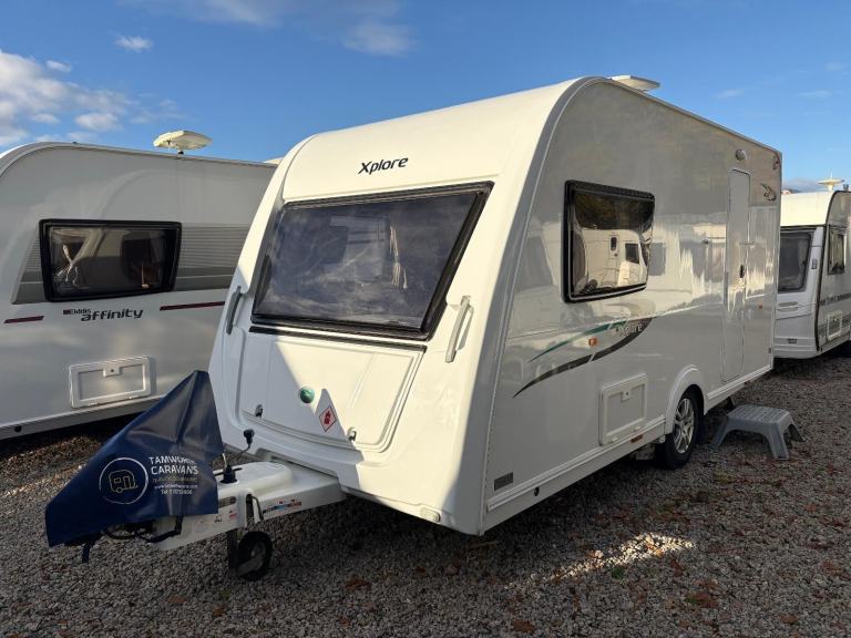 ELDDIS XPLORE 402 -LIGHTWEIGHT 2 BERTH CARAVAN WITH END WASHROOM AND MOTORMOVER