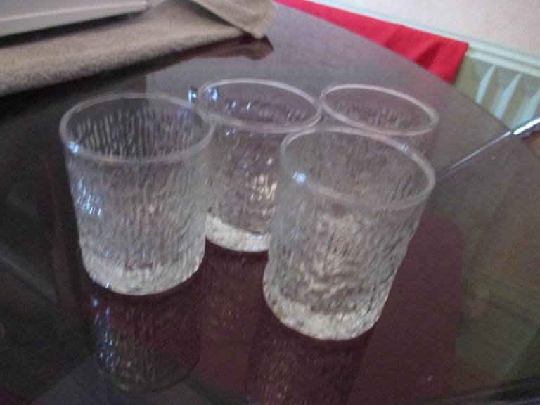 RETRO SMALL GLASS TUMBLERS - RAVENSHEAD - 4 IN  TOTAL 
