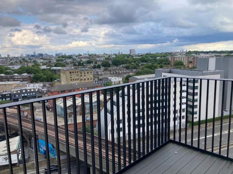 New Build Quality Concierge 1 Bed Balcony Flat Bath Shower Open Plan Gardens VeryNearTubeBusShops
