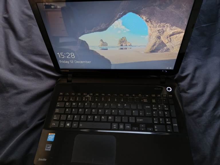 Toshiba Satellite L50-B-1RC laptop - Spares or Repair - non working