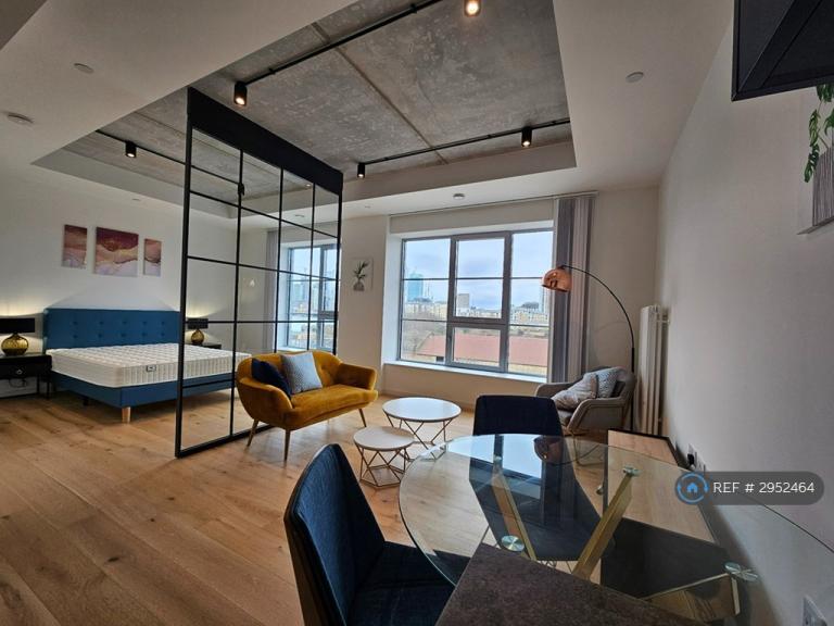 1 bedroom flat in Douglass Tower, London, E14 (1 bed) (#2952464)