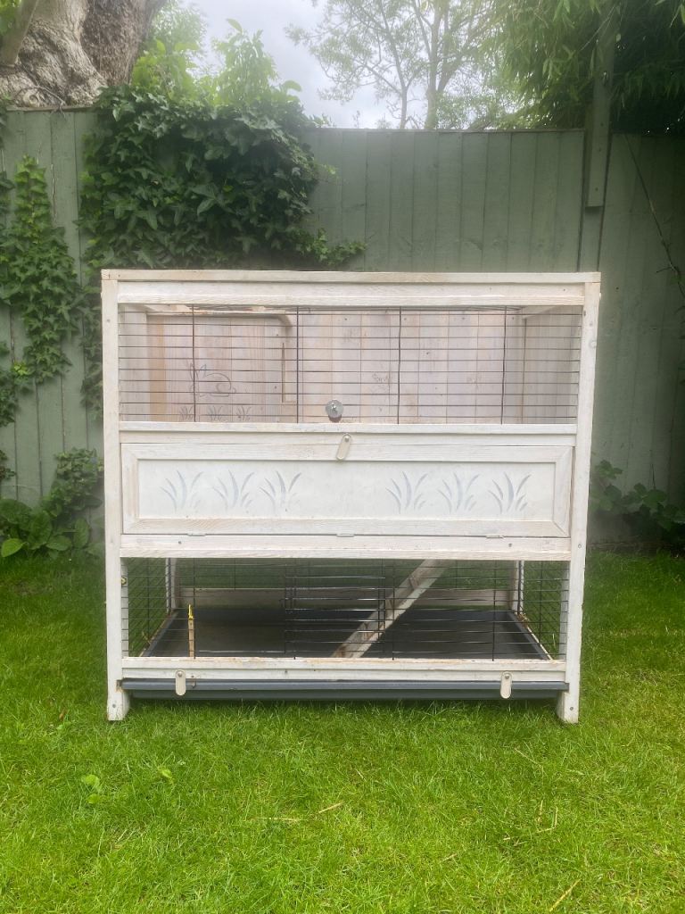 Indoor pet hutch 