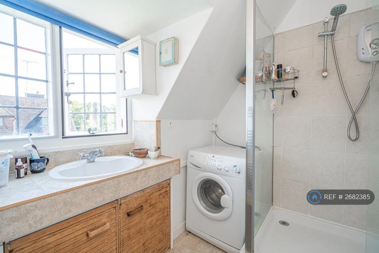 1 bedroom flat in Waterlow Court, London, NW11 (1 bed) (#2682385)