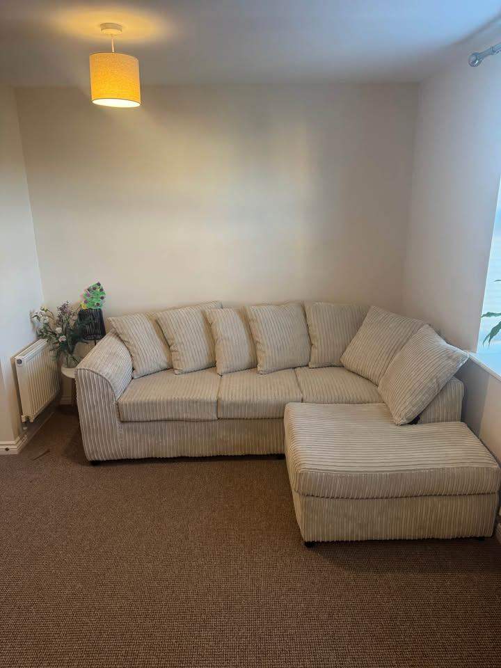 Beige Right-Hand Facing Corner Sofa – Michigan Model (4-Seater)