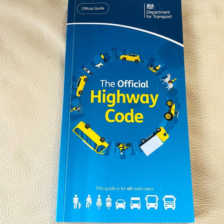 Bundle of AA Books Theory Test Highway Code & 2 Magnetic L Plates UK ...