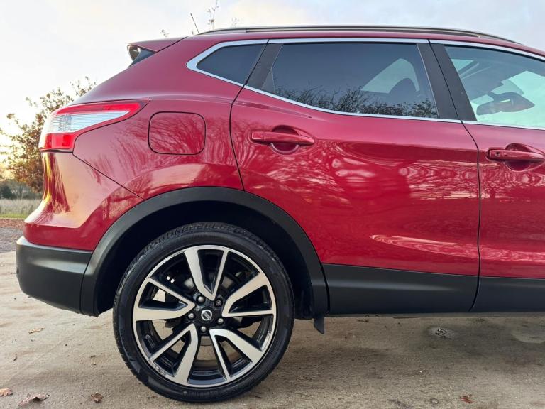 2015 Nissan Qashqai 1.6 dCi Tekna 5dr HATCHBACK Diesel Manual