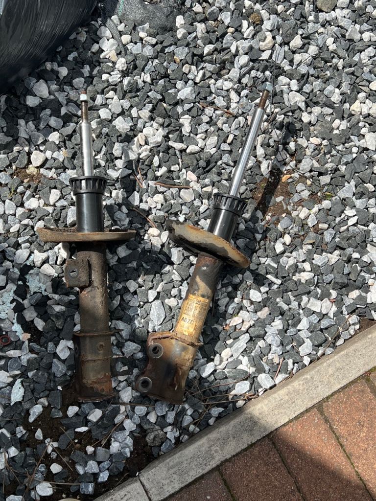 Vauxhall Adam 2016 front struts 