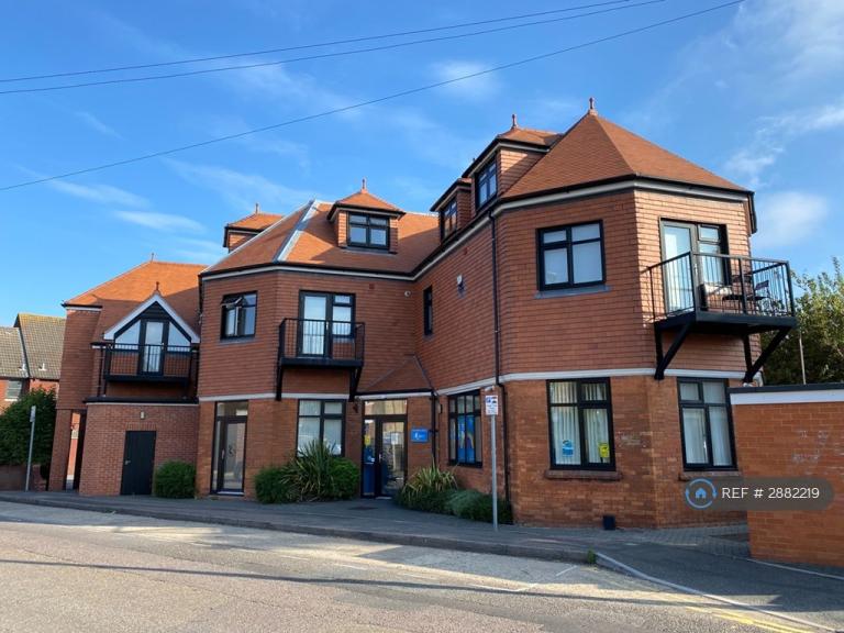 1 bedroom flat in Richmond Court, Bournemouth, BH8 (1 bed) (#2882219)