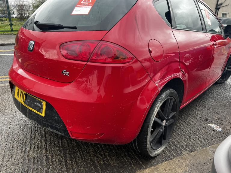 Seat Leon fr red breaking 