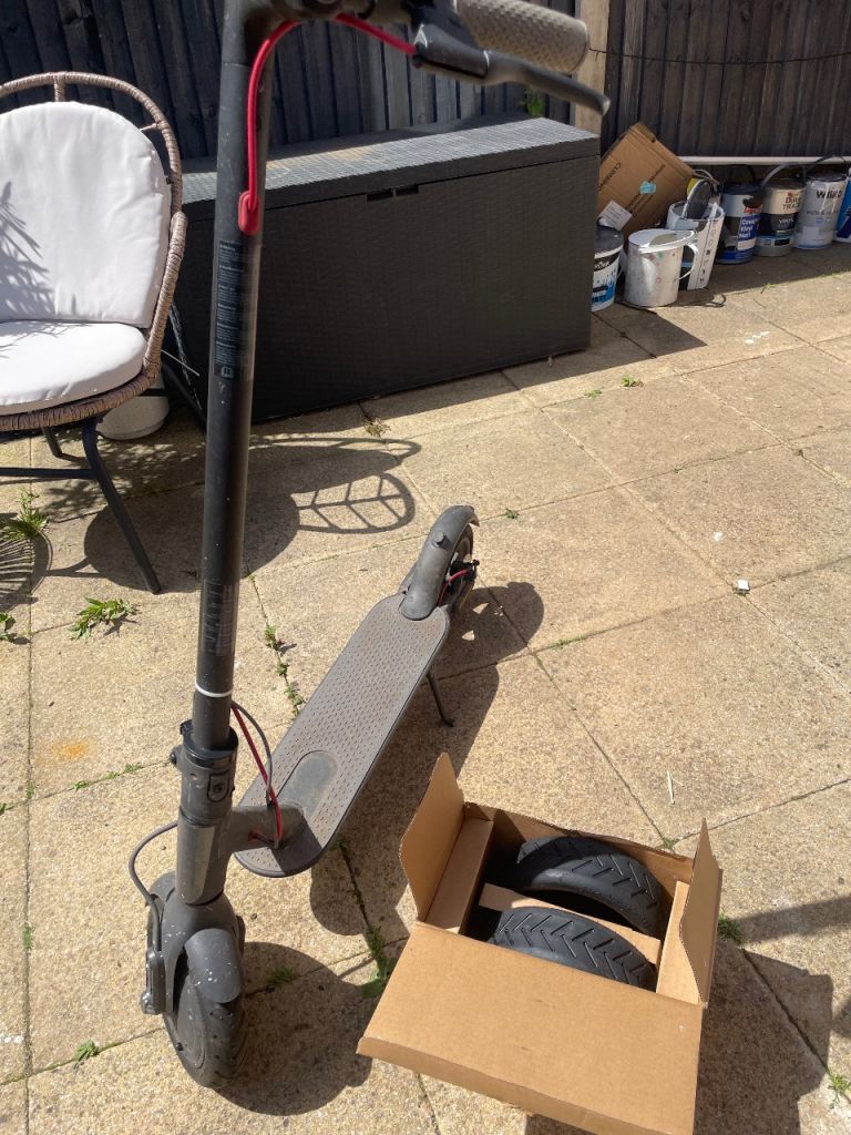 Xiaomi Electric Scooter with Spare Tyres – Good Condition