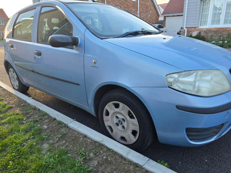 Fiat, PUNTO, Hatchback, 2004, Manual, 1242 (cc), 5 doors