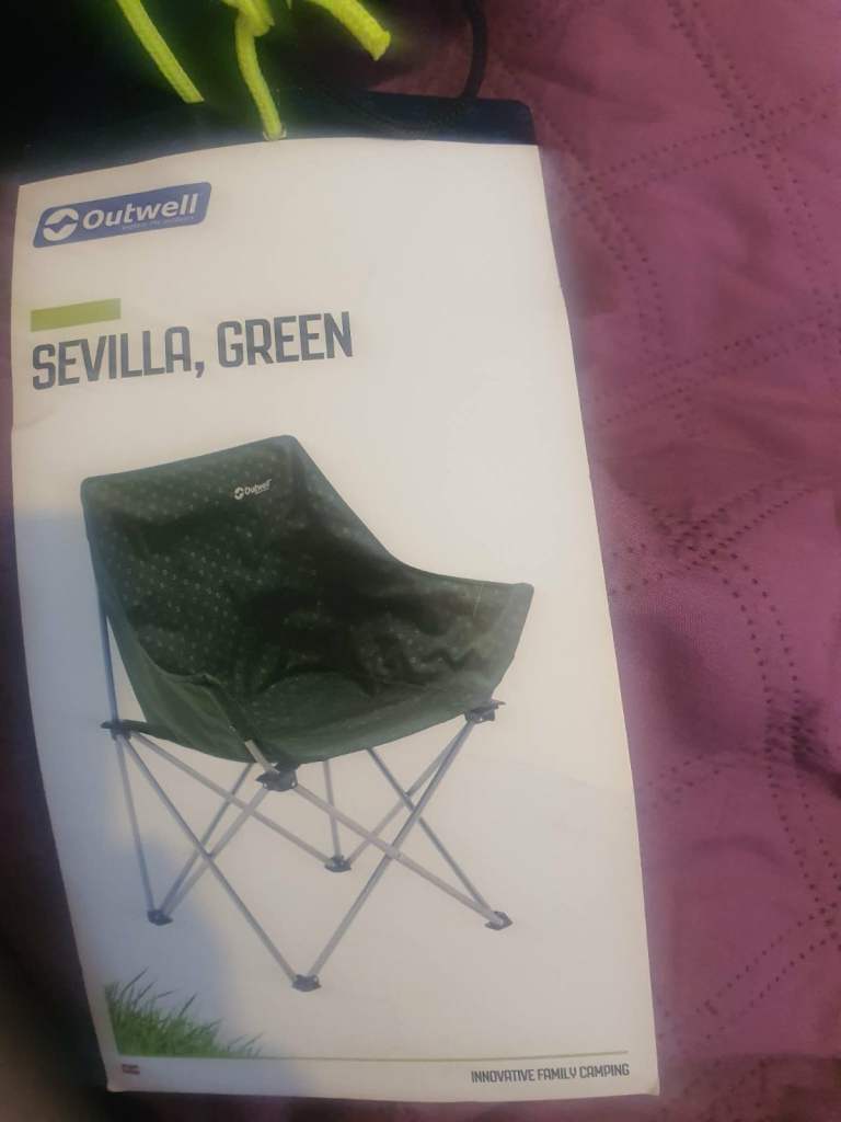 GREEN CAMPING CHAIR UNUSED