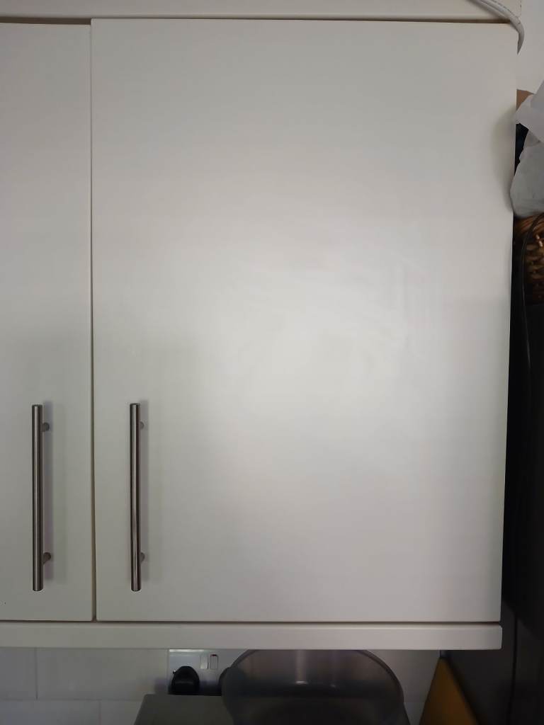 Howden 600mm White Wall Unit – Good Condition