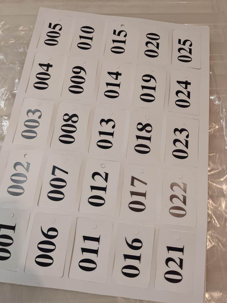 Coat hanger tags x 400