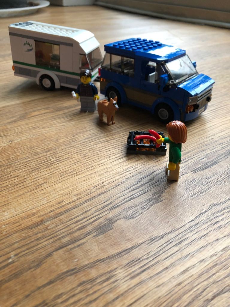 LEGO City Caravan Holiday Set (60117) - Complete with Minifigures