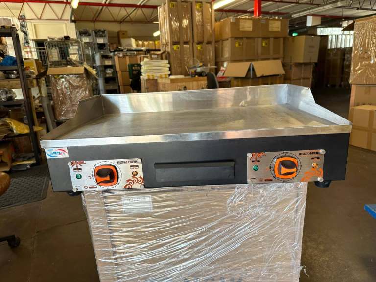 image for Commercial Electric Single Phase Large Griddle with Normal 13amp plugs 