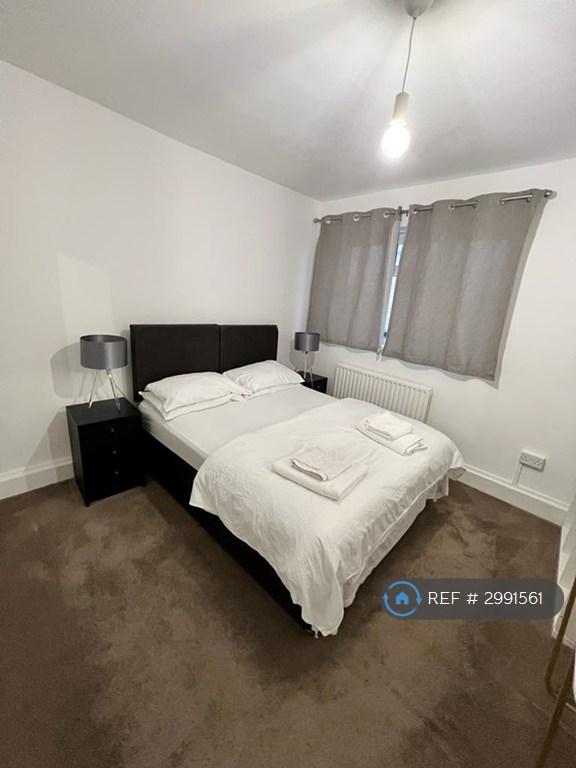 1 bedroom flat in Mitcham House, London, SE5 (1 bed) (#2991561)