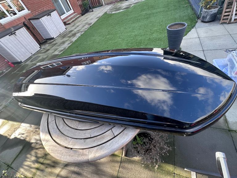 Jaguar roof box sport large With Thule bars 