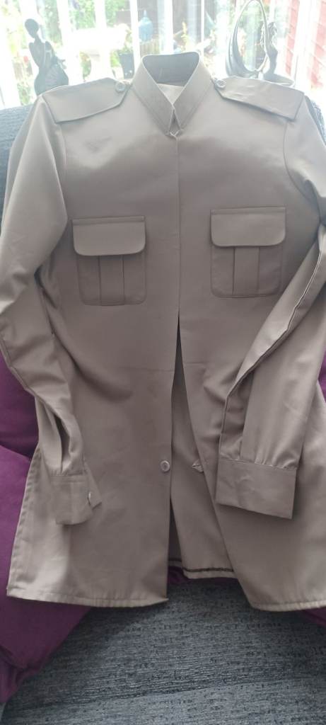 Unisex Beige Shirt with Pockets – Good Condition