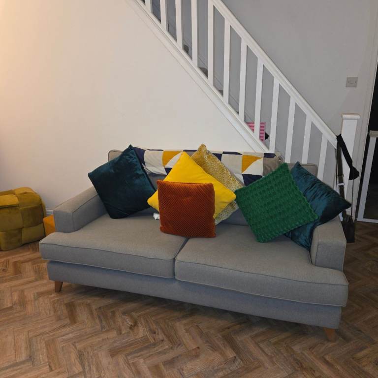 !!!!! MUST GO BARGAIN SOFA, £150!!!
