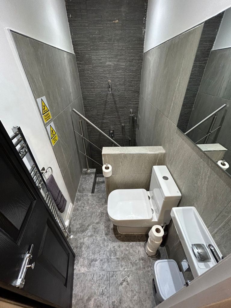 Fully Refurbished Licenced HMO 2 mins from Castleford Train Station.