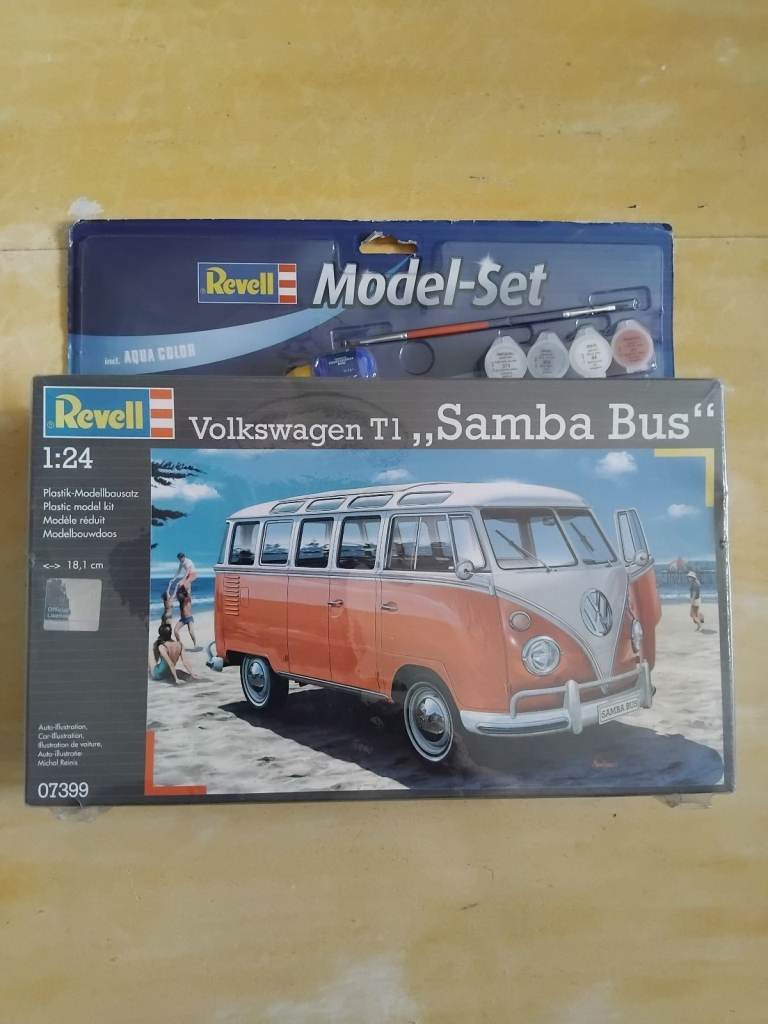 Revell Volkswagen T1, Samba Bus, official VW Licenced Product.