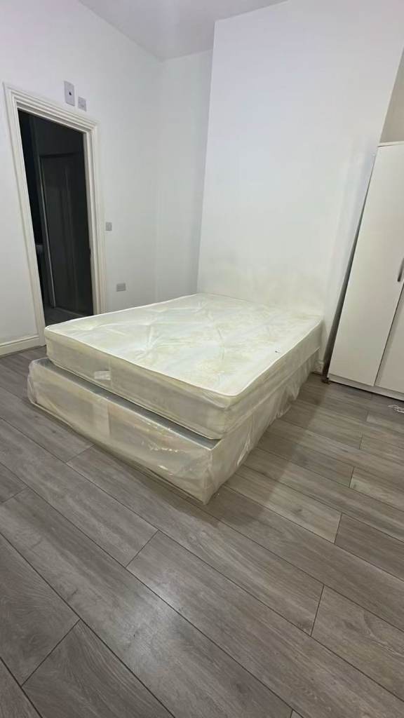 Double en-suite room at Newham  