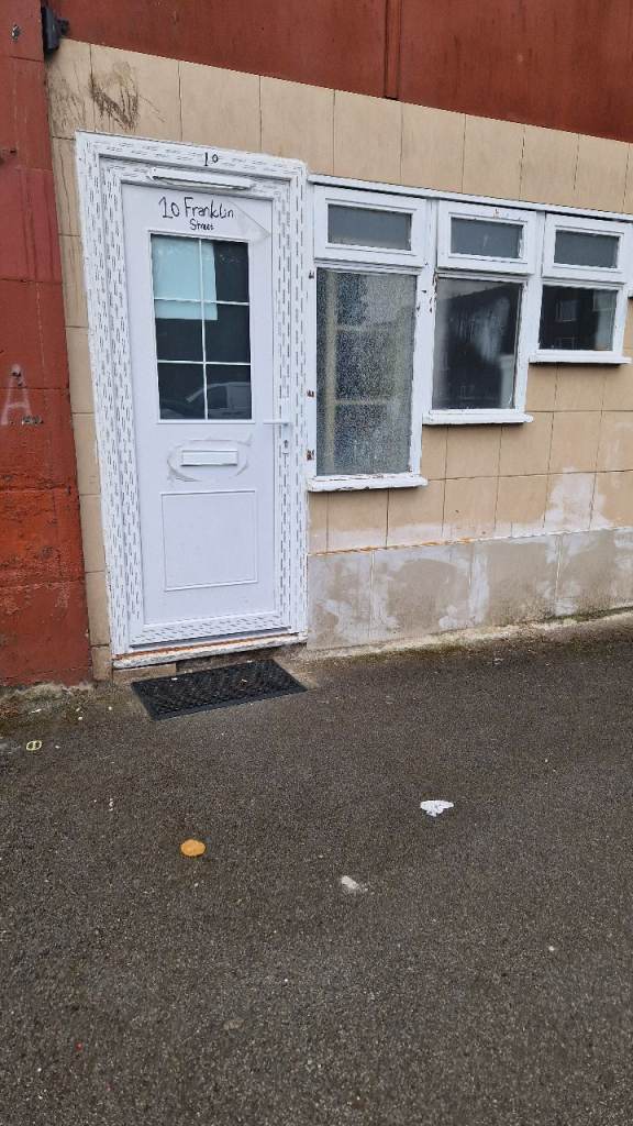 Studio Flat to Rent in Rutherglen Area. 