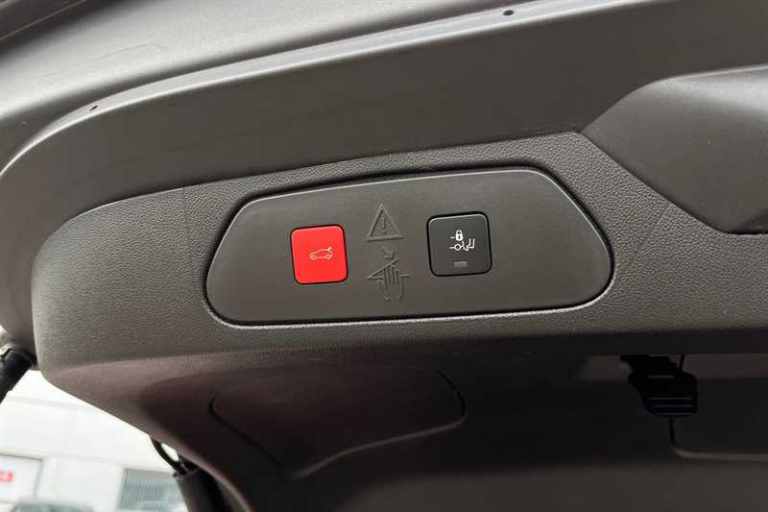 2023 Vauxhall Grandland 1.2 Turbo Ultimate 5dr Auto HATCHBACK PETROL Automatic