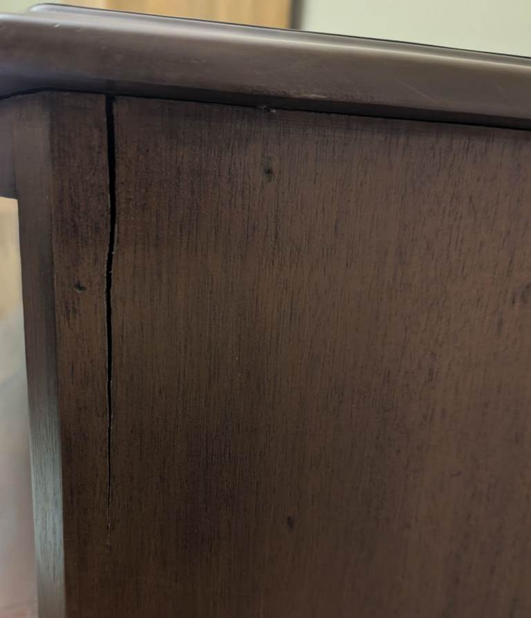 Mahogany chest of drawers