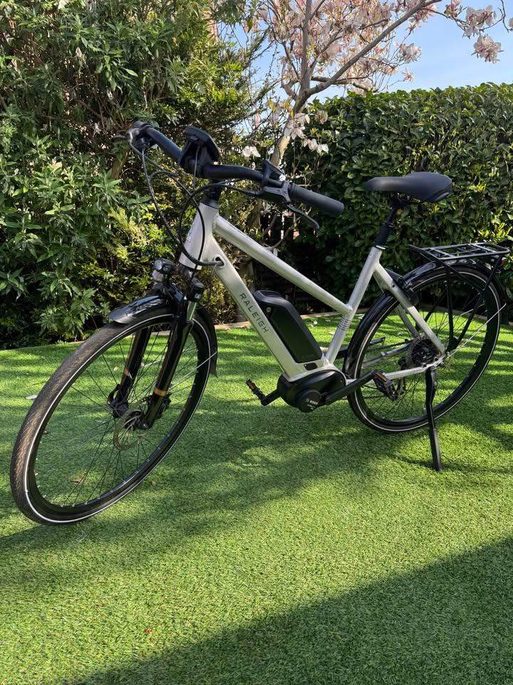 Raleigh Motus Grand Tour 52cm Open Frame Electric Bike (107.6 miles only))