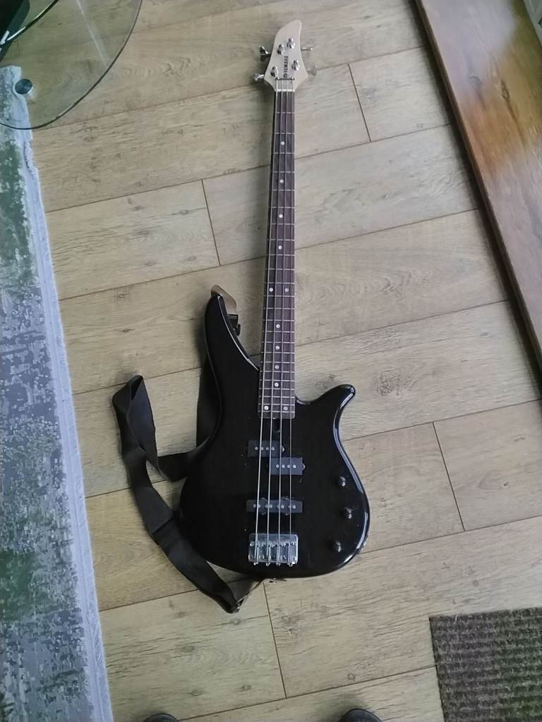 Yamaha RBX170 Bass Guitar – Black, Good Condition