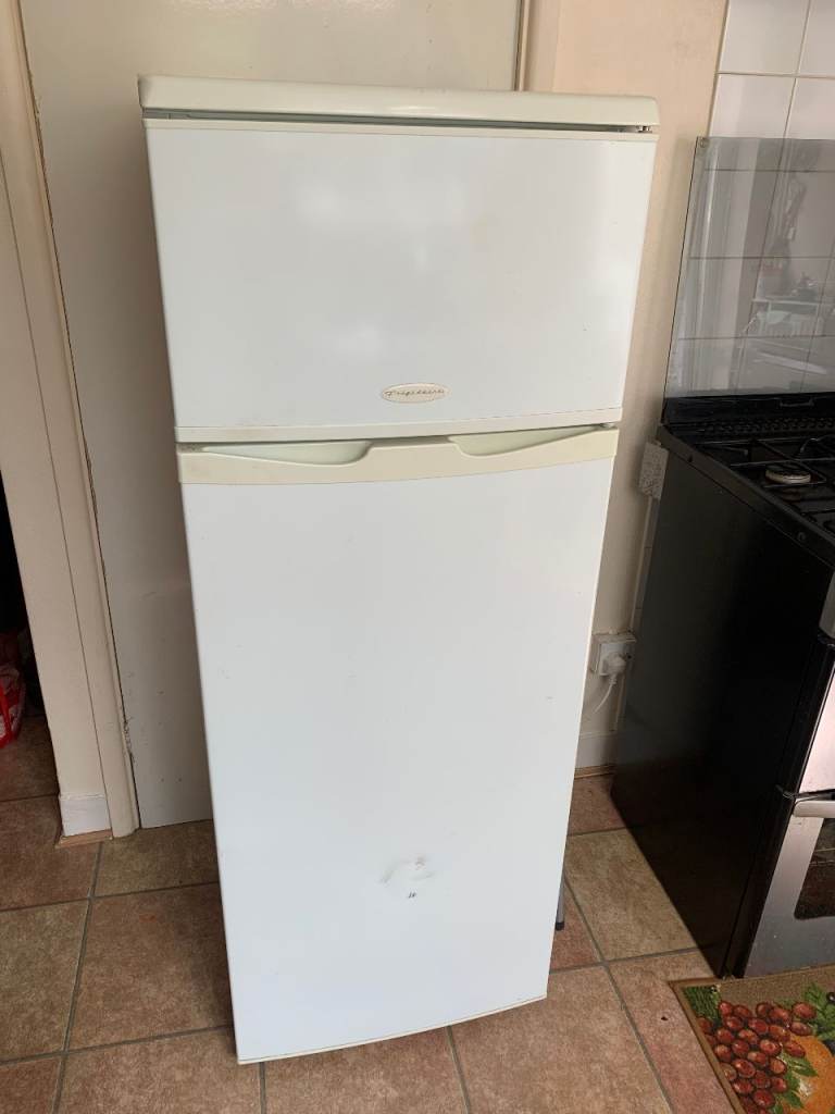 Indesit Fridge Freezer – White, Good Condition