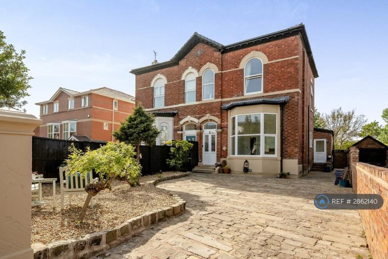 2 bedroom flat in Part St, Southport, PR8 (2 bed) (#2862140)