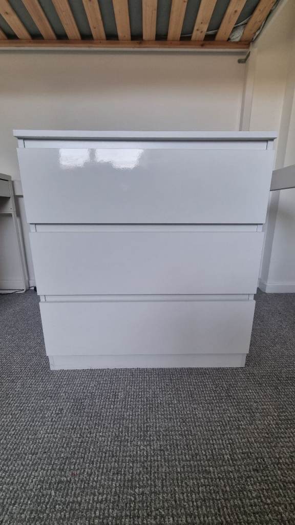 White 3-Drawer Chest of Drawers – Good Condition