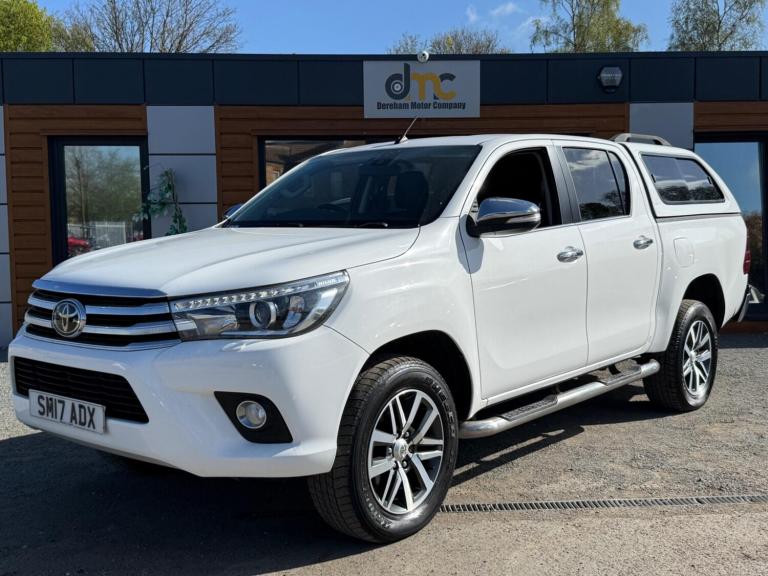 2017 Toyota Hilux 2.4 D-4D Invincible 4WD Euro 6 4dr (TSS, 3.5t) PICK UP Diesel Manual