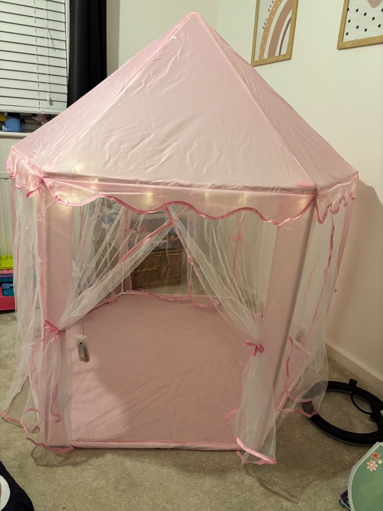 Childrens play tent 