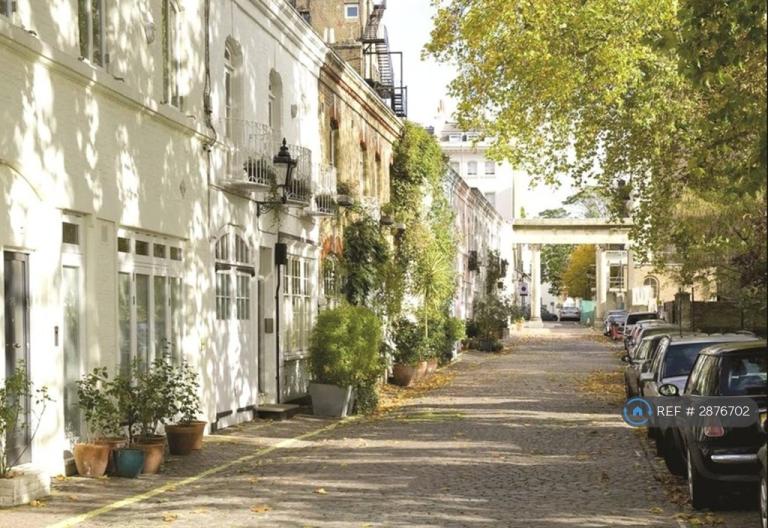 1 bedroom flat in Ennismore Gardens Mews, London, SW7 (1 bed) (#2876702)