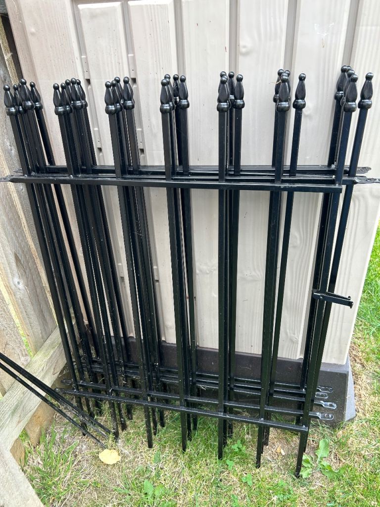 NO-DIG Garden Border Fence - Perfect Condition