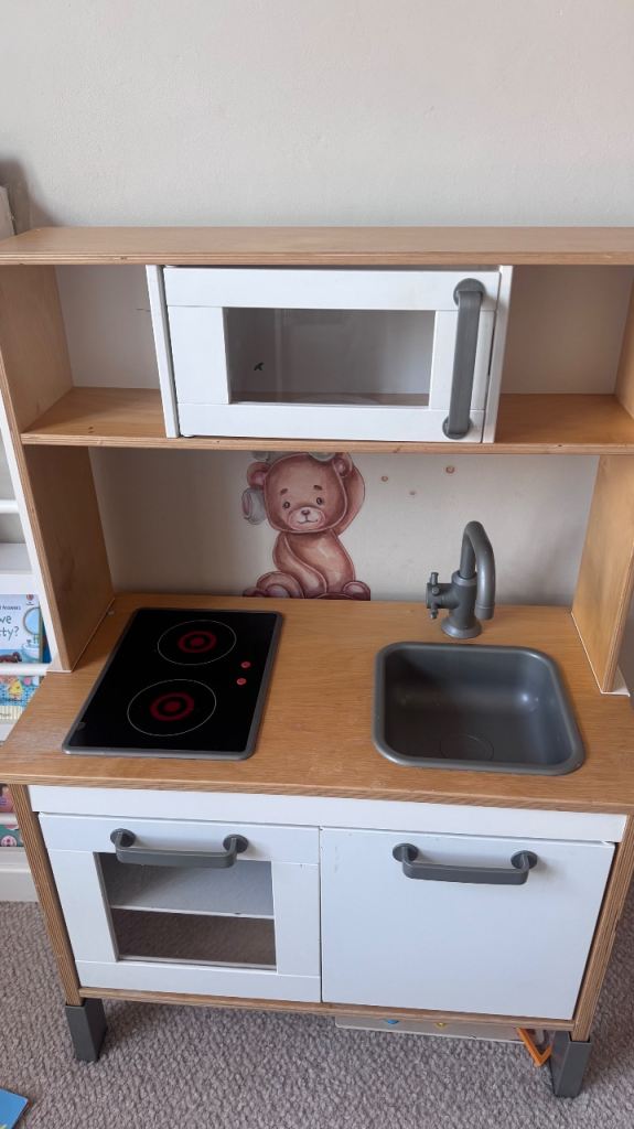 Play kitchen 
