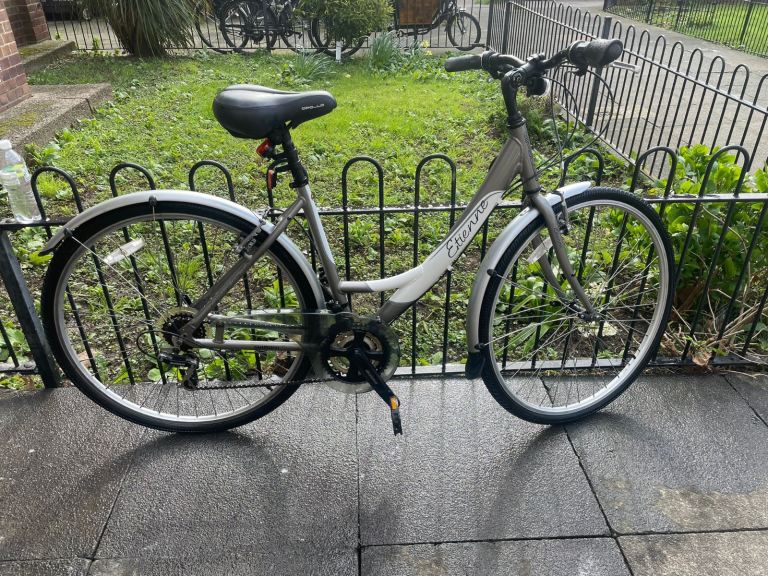 Nice Adult Etienne hybrid bike 18 speed 700 C in good condition  Fully functional 