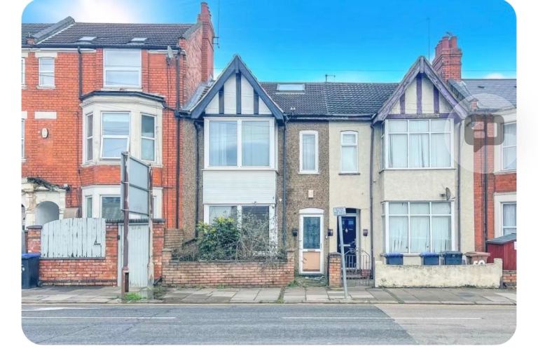 4 BEDROOM HOUSE WITH 4 BATHROOM FOR RENT.  