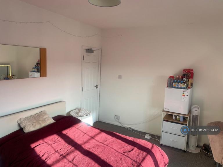 1 bedroom in Ewell High Street, Ewell, KT17 (#2053932)