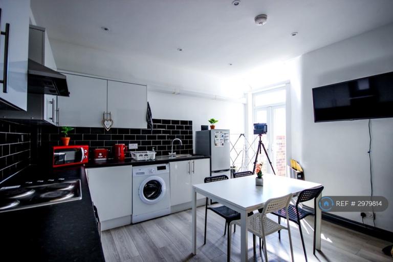 1 bedroom in Gerald Road, Salford, M6 (#2979814)