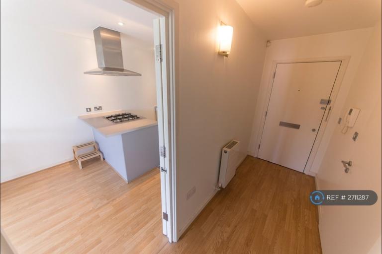 1 bedroom flat in Douglas Path, London, E14 (1 bed) (#2711287)