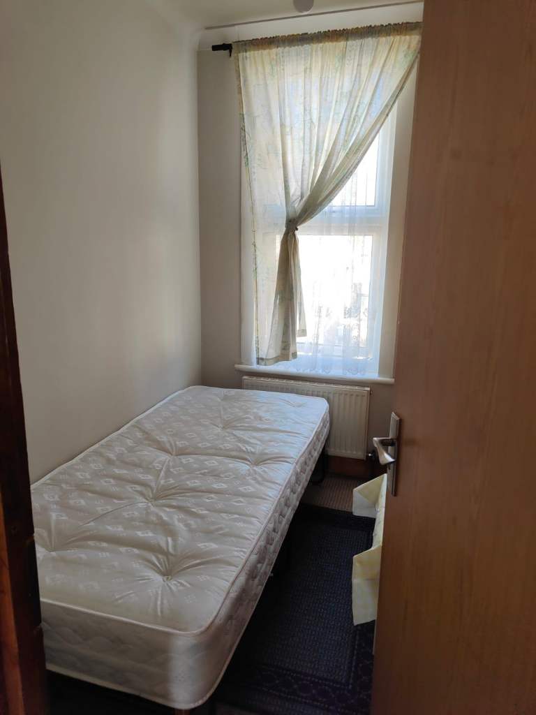 Box room in Ilford IG1
