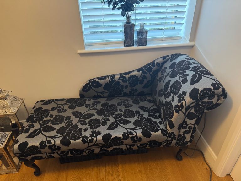 Black and Grey Floral Fabric Chaise Longue – Brand New Condition