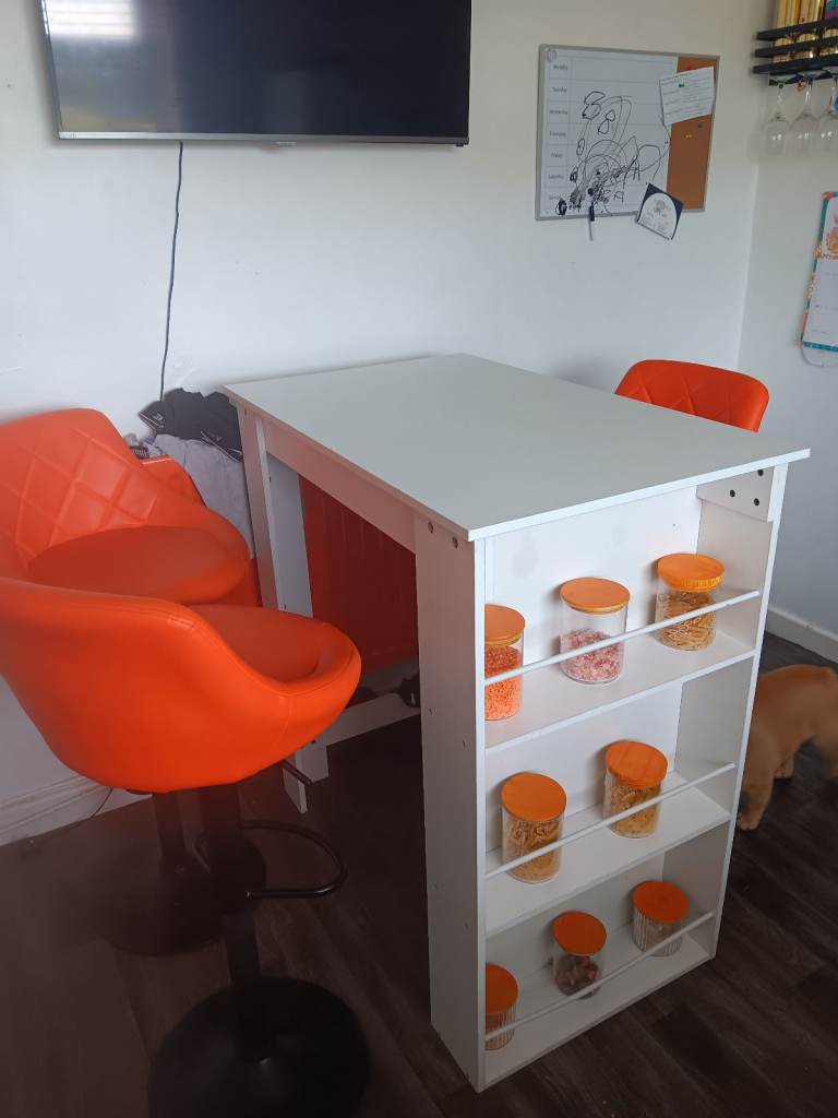 Breakfast bar and stools